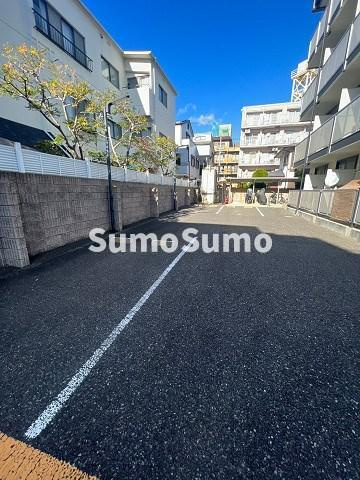 レオパレス阪急塚口の駐車場|駐車場があります