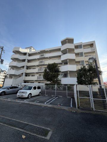 グリーンヒルズ鷹取１号棟の外観