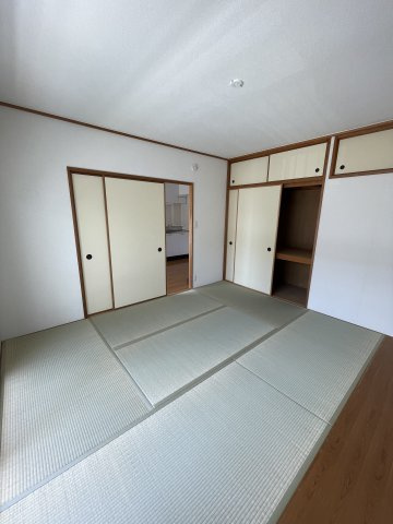 グリーンヒルズ鷹取2号棟の和室
