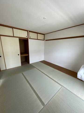 グリーンヒルズ鷹取2号棟の和室