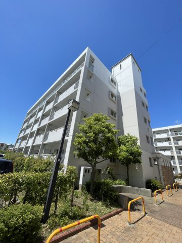 グリーンヒルズ鷹取2号棟の外観