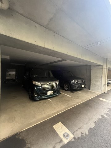 ディームス目黒行人坂の駐車場