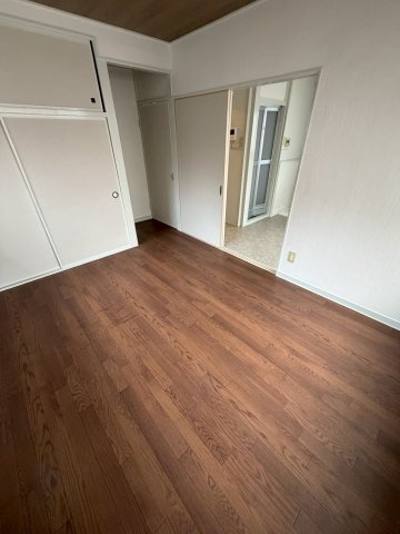 羽坂ハイツの洋室|明るい洋室です