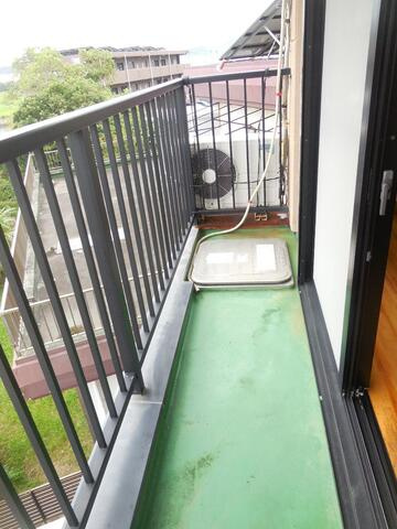 ヒダカハイツのバルコニー