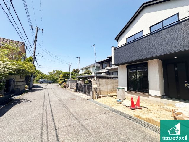 神戸市西区春日台　新築一戸建ての前面道路含む現地写真|周辺は落ち着いた街並みの住宅地！子育てがしやすい住環境です！まだ未完成ですが、現地でしかわからない事もございます。是非一度ご覧ください。