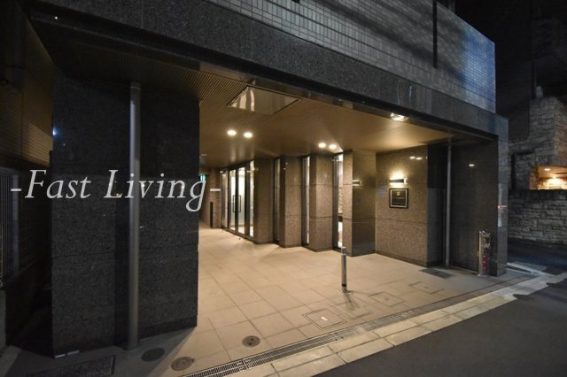 ルーブル新宿原町の外観
