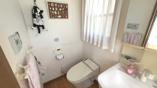 宮崎県串間市高松　海に近い一戸建て　別荘にいかがでしょうか？のトイレ|寝室奥の水洗トイレです