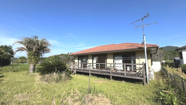 宮崎県串間市高松　海に近い一戸建て　別荘にいかがでしょうか？の外観|敷地面積は446.83㎡（135坪）あります