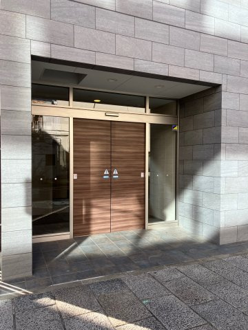 ペコラ広小路のエントランス