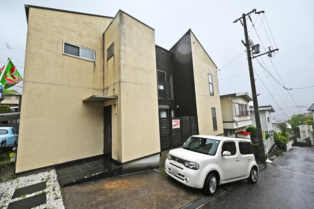 西宮市苦楽園四番町中古戸建｜3LDK＋駐車2台可の外観|第一種低層住居専用地域内の閑静な住宅地の物件です。即日内覧して頂けますので見学をご希望の方はお気軽にお問合せ下さい。