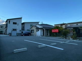 【駐車場】 | 紀三井寺平屋 | 車をお持ちの方に嬉しい駐車場付きの物件です