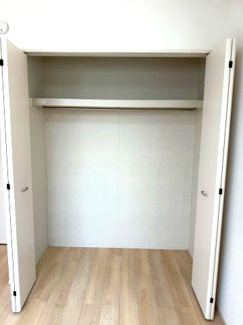 【収納】 | 守谷市薬師台7丁目16番　新築戸建 | 収納スペースが充実しており、荷物の多い方でも安心です。クローゼット付きで整理整頓しやすく、お部屋を広く使うことができます。
