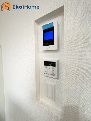 神戸市西区春日台8丁目　全2棟1号棟　新築戸建の設備|【ホームページに現地動画掲載中】●年中無休：当日予約可●モニターホンと給湯器のコントロールパネル。