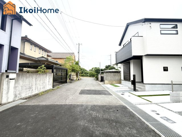 神戸市西区春日台8丁目　全2棟1号棟　新築戸建の前面道路含む現地写真|【ホームページに現地動画掲載中】●年中無休：当日予約可●春日台小まで徒歩6分、平野中まで徒歩5分。