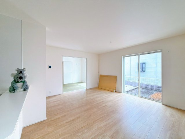 【居間・リビング】 | 高崎市箕郷町上芝　新築住宅 | 気がづけば家族が集まって楽しい会話と食事が始まる。皆で笑って過ごす幸せ溢れるリビング。