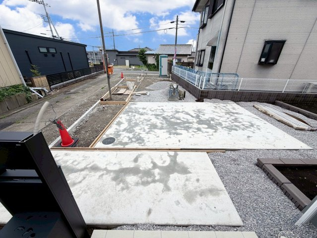 【駐車場】 | 高崎市箕郷町上芝　新築住宅 | ゆったり駐車できる広々スペース。