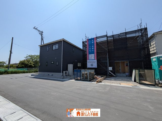 【前面道路含む現地写真】 | 【月々６ 万 円 台～・おまとめ不要】古川穂波全2棟　1号棟 | 買い物施設も充実しており、利便性と穏やかな住環境を兼ね備えています！