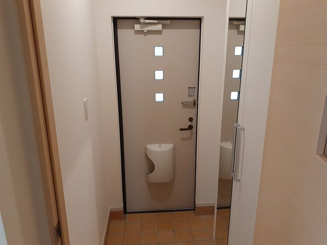 毎日通る玄関はこちらです