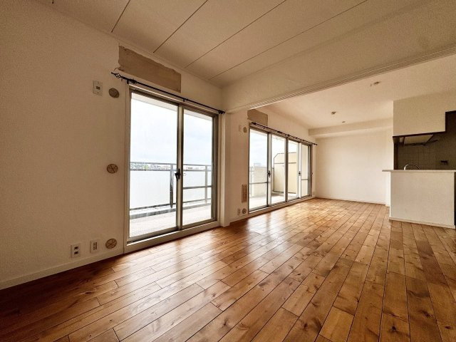 ルネ墨染２番館の居間・リビング