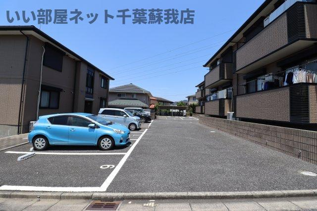 メイプルハウスCⅢの駐車場|駐車場に車を止められます