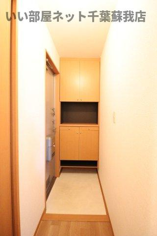 メイプルハウスCⅢの玄関|明るい玄関です