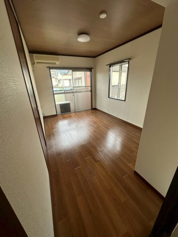 使い勝手のいい洋室です