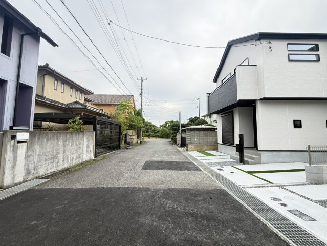 神戸市西区春日台8丁目　全2棟2号棟　新築戸建の前面道路含む現地写真|【ホームページに現地動画掲載中】●年中無休：当日予約可●車通りも少なく、安心の閑静な住宅地