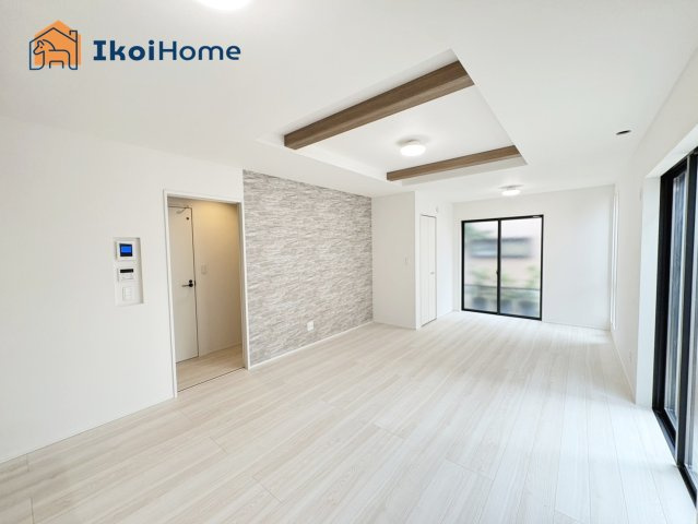 神戸市西区春日台8丁目　全2棟2号棟　新築戸建の居間・リビング|【ホームページに現地動画掲載中】●年中無休：当日予約可●広いリビングは家族が自然と集まる居心地◎