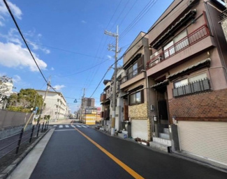 【前面道路含む現地写真】 | 大阪市西淀川区御幣島６丁目中古戸建 | 前面道路は滅びろ幅員約８mです！！