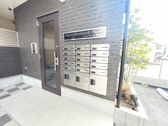 アレグリア広島駅東のエントランス