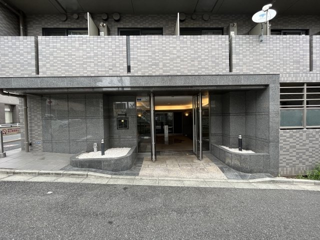 新宿区下落合１丁目の賃貸マンションのエントランス