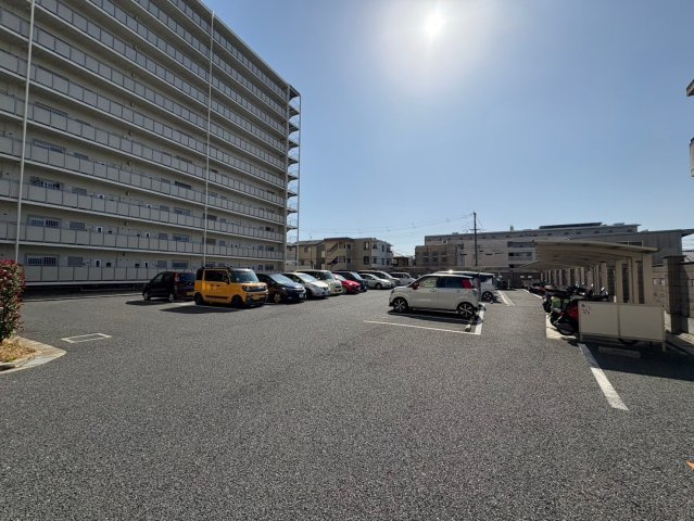 深草西浦住宅の駐車場