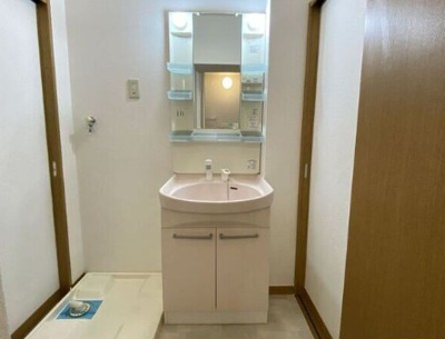 【内装】 | クロフト | 目の前は駐車場です♪※同物件別部屋の参考写真