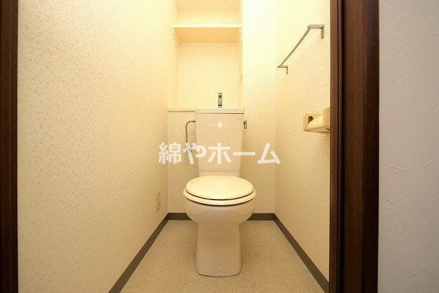 プレサンス難波WESTのトイレ|ゆったりとした空間のトイレです