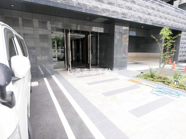 プレサンス堺筋本町駅前シェルのエントランス