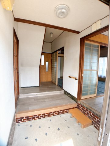 前田町貸家の玄関
