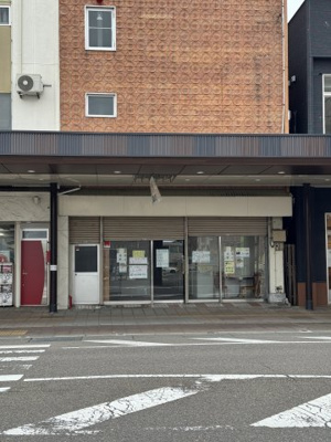 【外観】 | 平出氏トランクルーム(栄町)