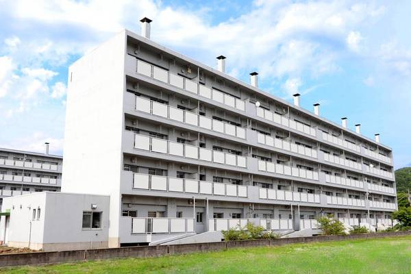 ビレッジハウス大町2号棟の外観|外観は落ち着いています