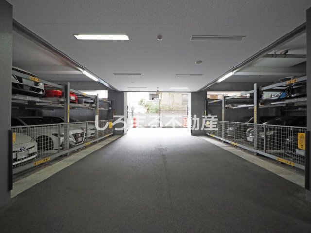 アーデン谷町の駐車場