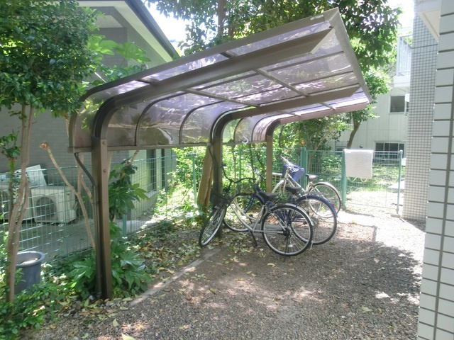 フォークス小岩のその他共用部分|屋根付き自転車置き場です。