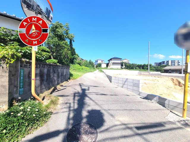 福津市花見の里3丁目第1-9棟（2号棟）の前面道路含む現地写真|前面道路です。