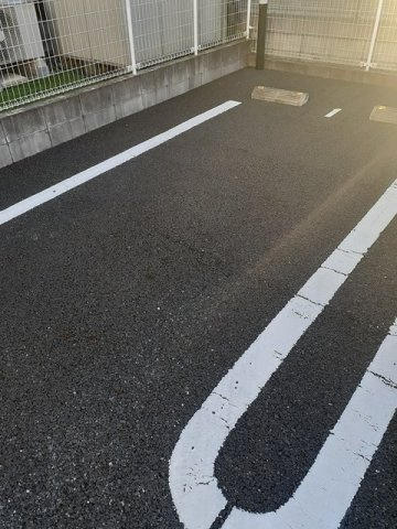サンリット・Ｍの駐車場|車をお持ちの方に嬉しい駐車場付きの物件です