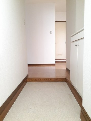 エアポートマルタⅡの玄関|明るい玄関です