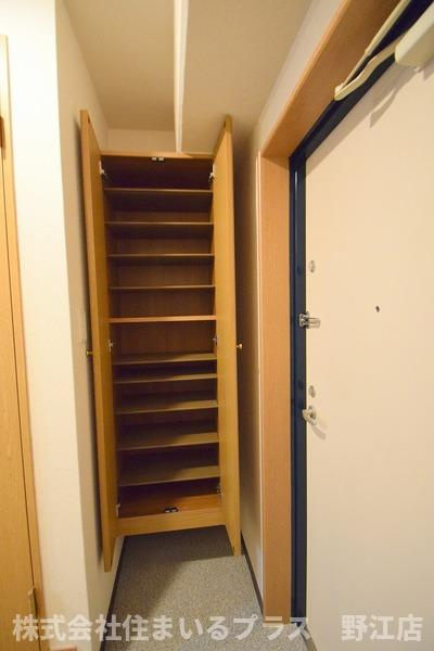 都マンション赤川の玄関