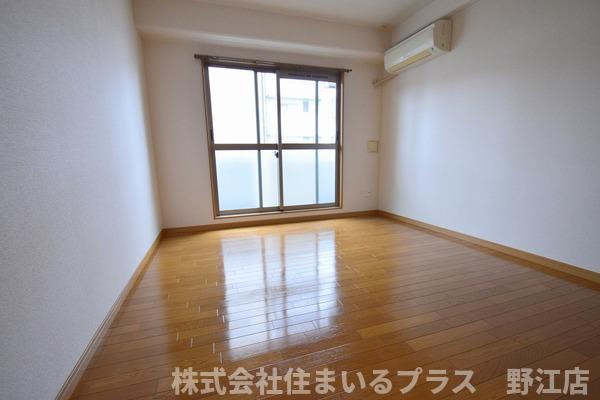 都マンション赤川の居間・リビング