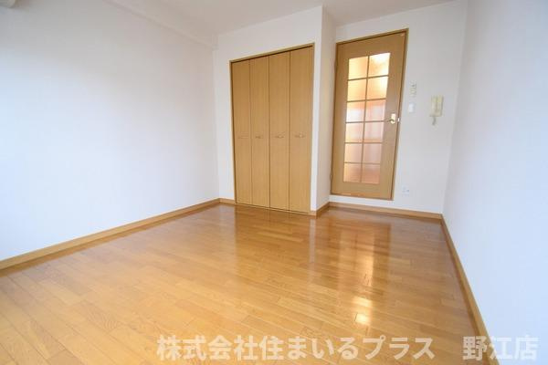 都マンション赤川の洋室
