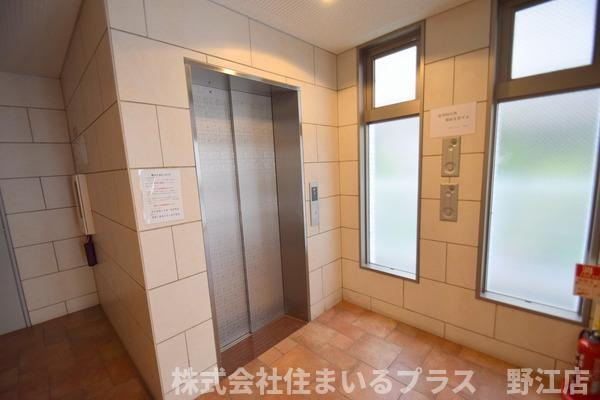 都マンション赤川のロビー