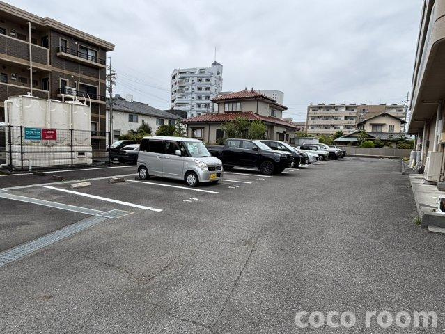 コーポラスコ小石川の駐車場