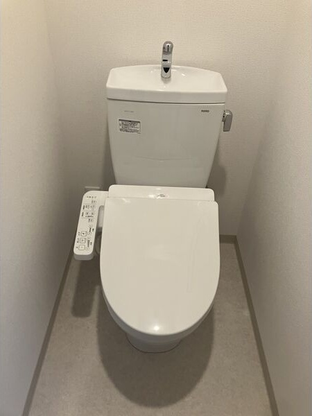 エステムコート名古屋上前津　★共益費無料キャンペーン中のトイレ