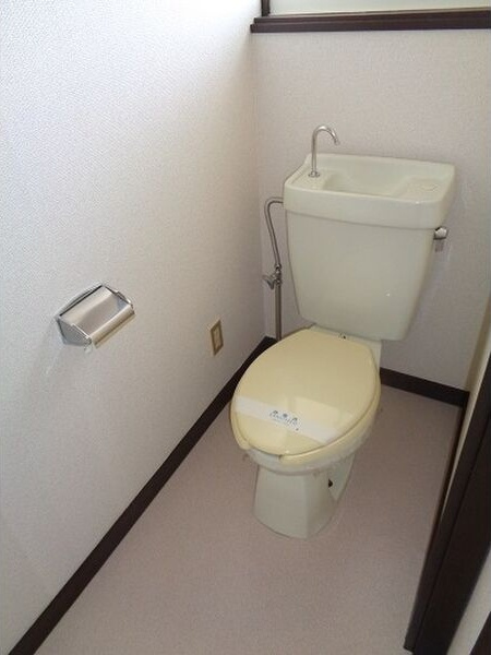 タウンハウスヨシダA棟のトイレ